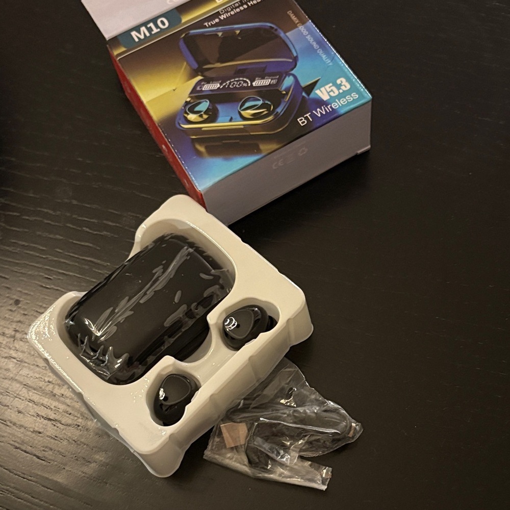 Ami M10 Wireless Earbuds with Blue Charging Case